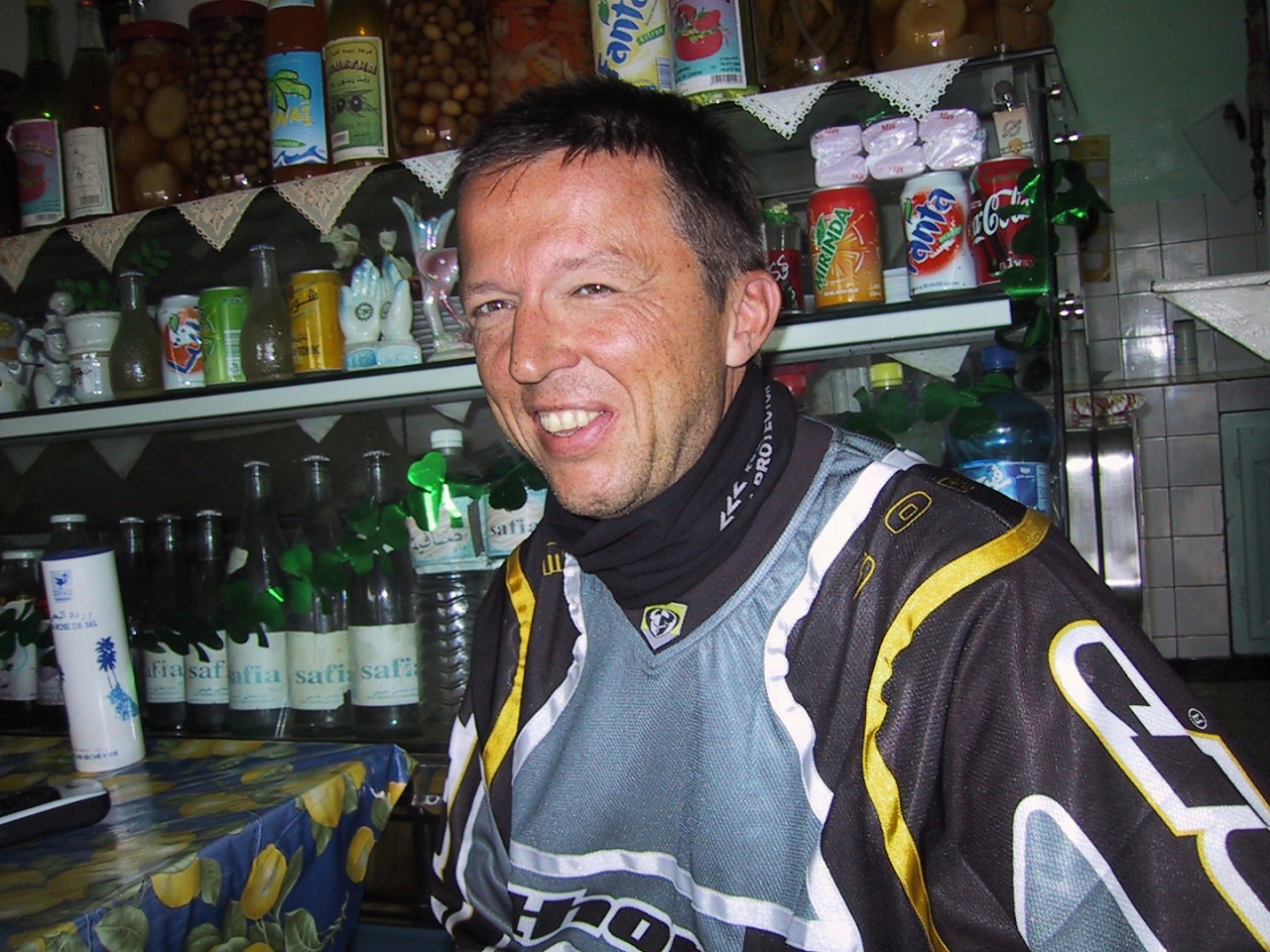 20030423_1538-Tajerouine_-_Hans_beim_MIttagessen