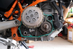 Letzter Schliff am Moped