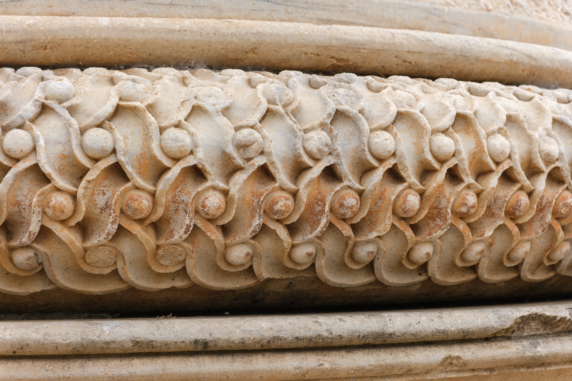 Sardes Artemistempel: Aufwändig gestaltete Sockel für Säulen.